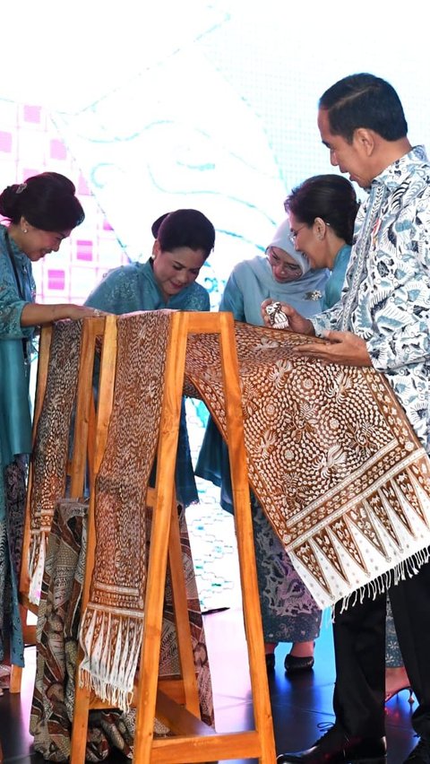 Jokowi: Batik Adalah Wajah dan Kehormatan Kita