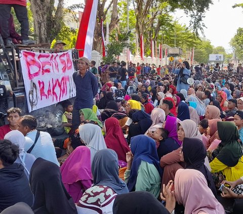 Tiga Hari Tak Digubris Mahyeldi, Ratusan Pendemo di Padang Teriak 