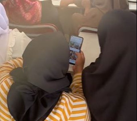 Ikuti Pertemuan Wali Murid, Ibu-Ibu Ini Malah Ketahuan Kepoin Akun TikTok Guru Anaknya