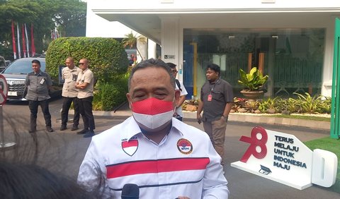 Ketua Umum Dewan Pimpinan Nasional (DPN) Barikade 98 Benny Rhamdani mengungkapkan, pihaknya bakal menggelar aksi besar-besaran buntut perkataan Rocky Gerung yang diduga menghina Presiden Joko Widodo (Jokowi).