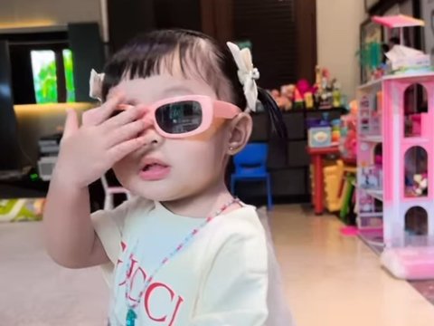 10 Potret Terbaru Ameena Anak Atta Halilintar & Aurel Akan Menginjak 1,5 Tahun, Pose di Depan Kamera Lucu Banget!