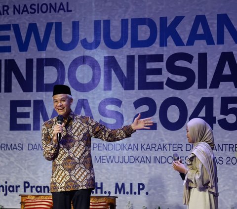 Bakal calon presiden PDIP Ganjar Pranowo menegaskan komitmennya dalam mendukung kesetaraan gender. Kali ini, Ganjar menunjukkan optimisme bahwa kaum santriwati bisa menyongsong Indonesia Emas 2045.