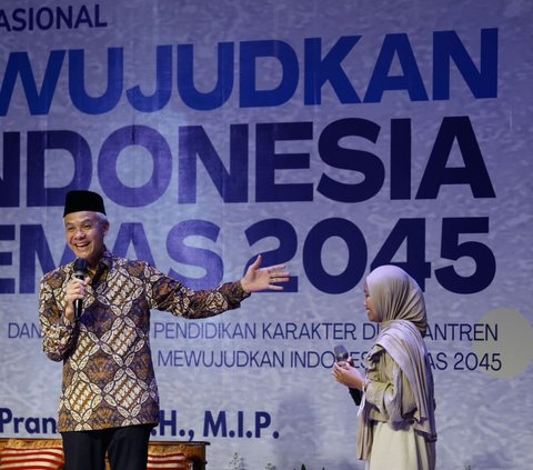 Bakal calon presiden dari PDIP Ganjar Pranowo menekankan pentingnya pendidikan karakter bagi milenial dan gen Z buat menyongsong Indonesia Emas tahun 2045.