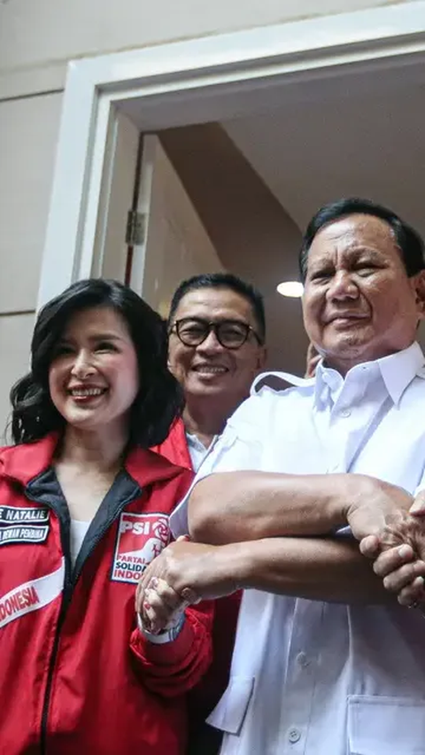 Disambangi Gerindra, PSI Berikan Foto Prabowo-Jokowi Pelukan