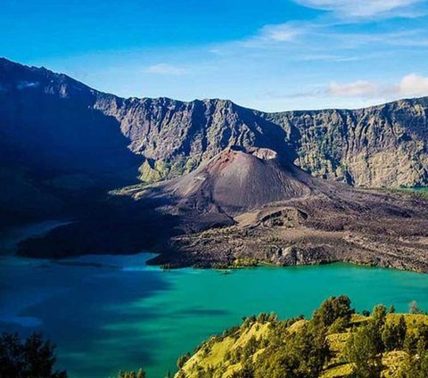 10 Gunung Paling Angker di Indonesia, Ceritanya Bikin Merinding