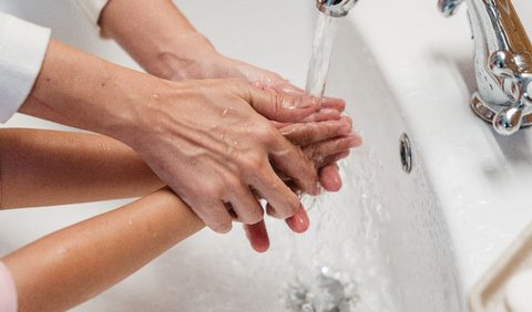 Menjaga Kebersihan Tangan