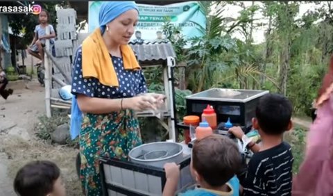 Aksi Jualan Cilok, Sebut Punya Job Baru