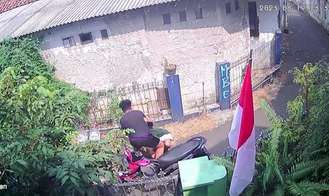 Beredar Video Remaja Dicekik hingga Diinjak 2 Pria di Gang Sempit, Polisi Selidiki