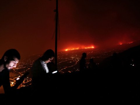 FOTO: Semakin Tak Terkendali, Kobaran Api Kebakaran Hutan di Spanyol Bikin Keadaan Pulau Tenerife Terancam Binasa