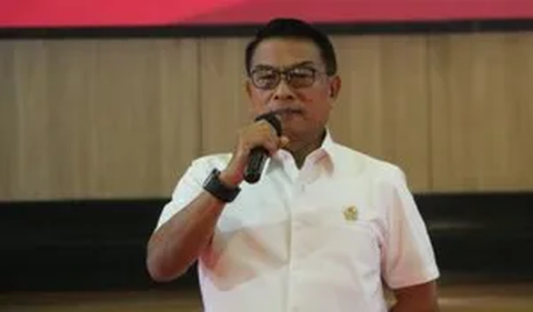 Moeldoko mengatakan pemerintah telah memberikan beasiswa dan bantuan sosial untuk pendidikan dalam bentuk program Bantuan Operasional Sekolah, Program Indonesia Pintar, atau KIP Kuliah.