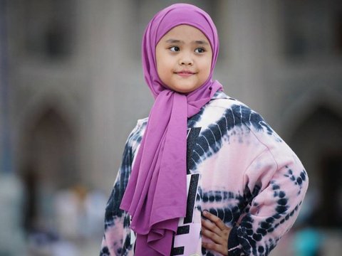 8 Foto Menawan Maryam, Putri Oki Setiana Dewi Saat Berlibur di Uzbekistan, Penampilan Modis yang Memukau!