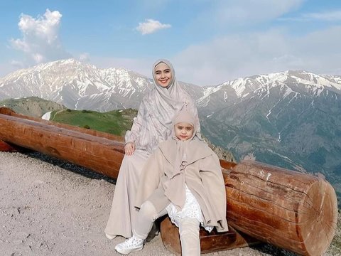 8 Foto Menawan Maryam, Putri Oki Setiana Dewi Saat Berlibur di Uzbekistan, Penampilan Modis yang Memukau!