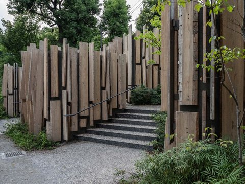 FOTO: Buah Karya Arsitek Terkemuka Jepang Menyulap Toilet-Toilet Umum di Kota Tokyo Menjadi Desain Unik dan Menarik