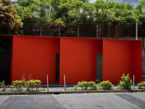 FOTO: Buah Karya Arsitek Terkemuka Jepang Menyulap Toilet-Toilet Umum di Kota Tokyo Menjadi Desain Unik dan Menarik