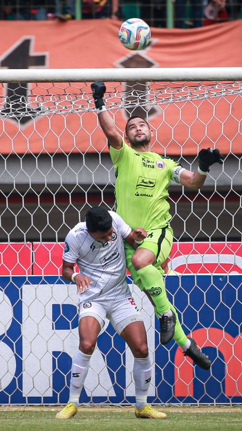 Di babak pertama, Persija tampil membuka keunggulan lewat gol perdana Maciej Gajos di menit ke 23.