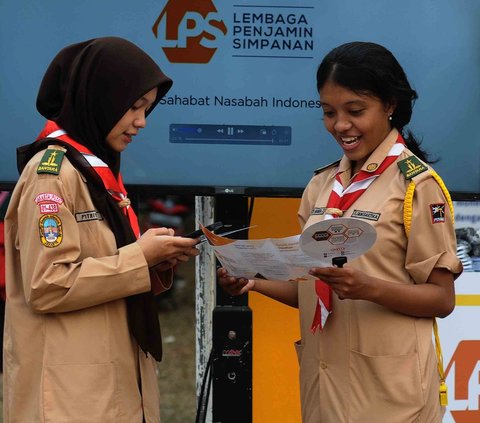 Dalam peringatan itu, OJK menggelar kegiatan edukasi kepada anggota pramuka dan pelajar untuk menabung. Tujuan dari kegiatan ini untuk mendorong para pelajar agar terbiasa menyimpan uangnya sejak dini dengan gerakan satu rekening satu pelajar (kejar).