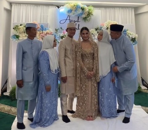 Ini potret Arhan dan Azizah bersama dengan orang tua masing-masing. Tampak kedua orang tuanya mengenakan baju warna biru. Diketahui Azizah merupakan anak dari anggota DPR RI dan politisi Gerindra, Andre Rosiade.