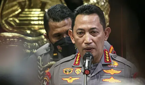 Saat menghadiri konferensi pers Rancangan APBN dan Nota Keuangan 2024, Kapolri Jenderal Listyo Sigit Prabowo mengucapkan rasa terima kasih gaji PNS TNI/Polri naik 8 persen di tahun depan.