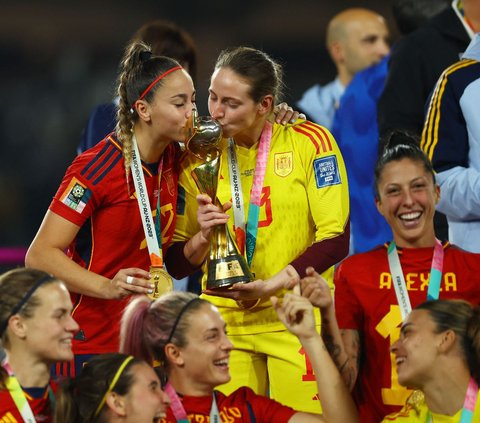 Timnas Spanyol akhirnya berhasil keluar sebagai juara setelah mengalahkan Timnas Inggris 1-0 dalam laga final Piala Dunia Wanita 2023 yang berlangsung di Stadium Australia, Minggu (20/8/2023).