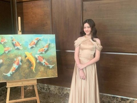 8 Potret Mikhaela Lee, Anak Dari Nafa Urbach, Menghadiri Gala Premier Film Terbaru Sang Bunda dan Terlihat Sangat Cantik.