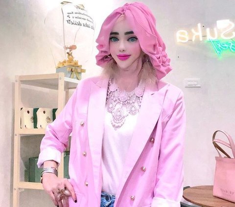 Penampilannya Curi Perhatian, Ini Sosok Yuni Jasmine PNS Viral Berdagu Lancip