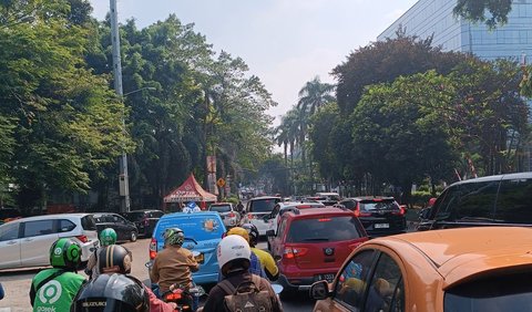 Pemprov DKI Jakarta mulai memberlakukan bekerja dari rumah atau Work From Home (WFH) untuk para PNS-nya.