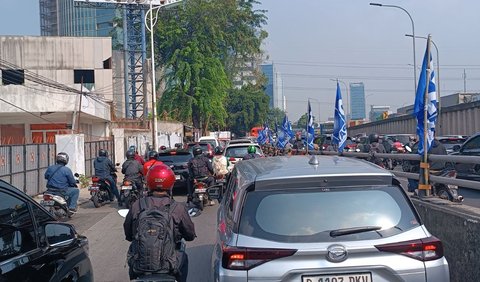 Lebih lanjut, Heru juga memastikan pelayanan di lingkungan Pemprov DKI tetap berjalan lancar.