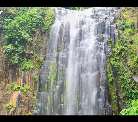 Indahnya Curug Batu Nyusun di Garut, Perpaduan Air Terjun Jernih dengan Bebatuan yang Tersusun Rapi