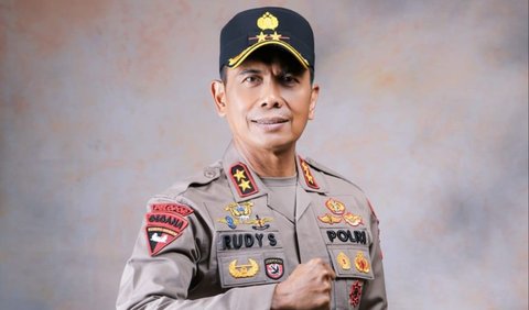 Komjen Pol Rudy Sufahriadi memulai karier di dunia kepolisian sejak lulus dari Akademi Kepolisian (Akpol) pada tahun 1988.