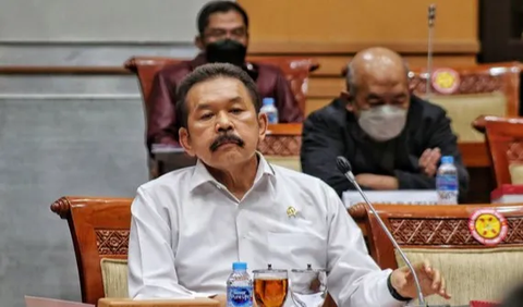 Penundaan pengusutan laporan dugaan korupsi guna mengantisipasi dipergunakan proses penegakan hukum sebagai alat politik praktis.