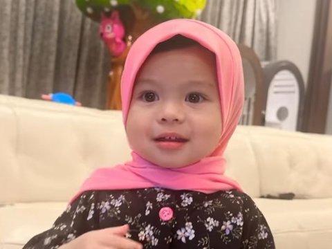 Lucu! Potret Ameena Putri Atta Halilintar dan Aurel Pakai Jilbab, Dipanggil 'Bu Hajjah'