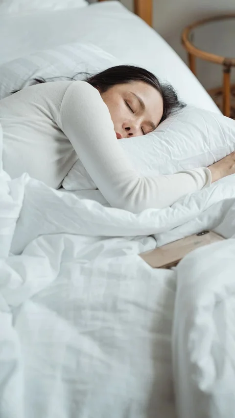 Beberapa faktor risiko dapat meningkatkan kemungkinan seseorang mengalami sleep apnea, antara lain: