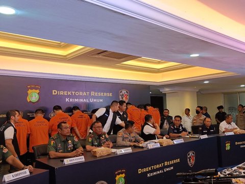 Penampakan Puluhan Senjata Api Ilegal Sitaan TNI-Polri dari Pabrik di Semarang dan Sumedang