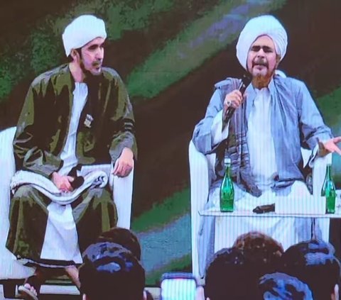 Umi Pipik Ajak para Artis Dengarkan Tausiah Habib Umar, Aura Kasih Menangis Tak Berhenti