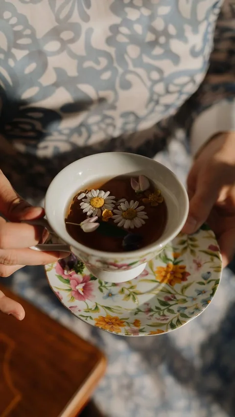 3. Teh Chamomile: Menenangkan Sistem Pencernaan