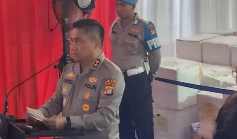 Kapolda Metro Jaya Irjen Pol Karyoto menilai pentingnya peran masyarakat dalam membasmi peredaran senjata api ilegal.