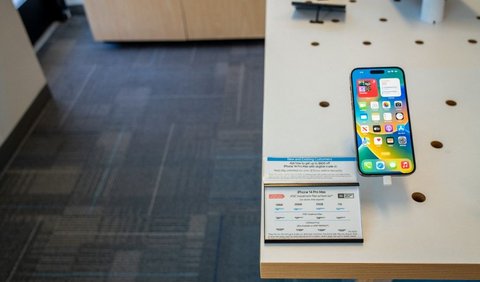 Meskipun memiliki daya 35 watt, iPhone 15 tetap akan jauh lebih lambat dalam pengisian dibandingkan dengan model flagship pesaing seperti seri Galaxy S23 milik Samsung.