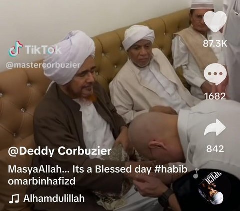 Deddy Corbuzier Cium Tangan dan Foto Bareng Habib Umar, Bikin Netizen Menangis Iri