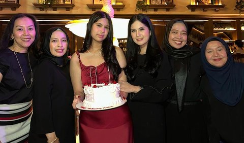 Kenakan Long Dress Merah, Tinggi Almira jadi Sorotan