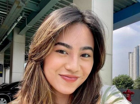 8 Potret Casey Rebecca Putri, Sang Seniornya Sony Tulung Yang Jarang Terekspos, Memiliki Kecantikan Yang Sangat Memukau