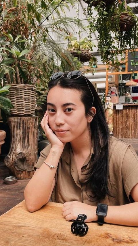 8 Potret Casey Rebecca Putri, Sang Seniornya Sony Tulung Yang Jarang Terekspos, Memiliki Kecantikan Yang Sangat Memukau