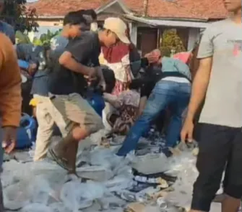 Susu Kaleng dari Truk Kecelakaan di Indramayu Ternyata Dibagikan Gratis, Begini Faktanya