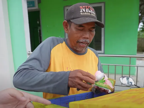 Usai Salat Dhuha Penjual Es Krim ini Kaget Ada Pembeli Satu Porsi Rp500 Ribu 'Terima Kasih ya Allah'