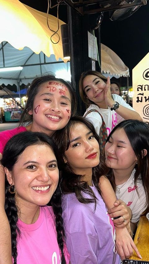 Di akun Instagram, Gritte berterima kasih kepada teman-temannya yang hadir merayakan bridal shower. Tak lupa perempuan berusia 27 tahun ini memberi doa baik agar teman-temannya juga segera menyusul ke pelaminan.