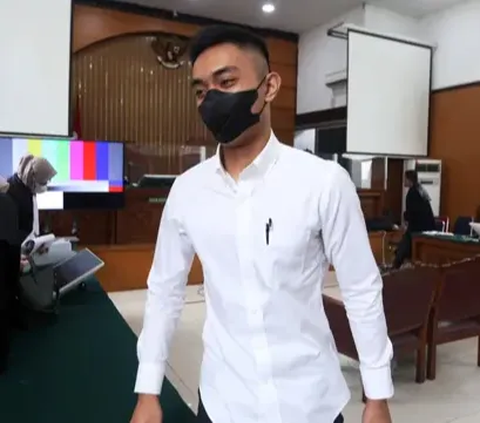 Mario Dandy Satriyo meminta hakim menjatuhkan vonis yang adil atas perkara penganiayaan terhadap Cristalino David Ozora Latumahina saat membacakan pleidoi.