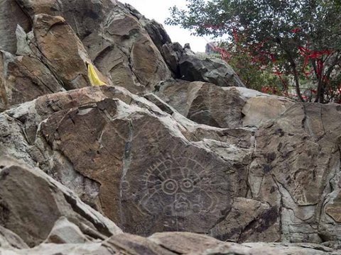 Misteri Gambar Ukiran Batu Berusia 8.000 Tahun yang Dianggap Asal-Usul Tulisan China