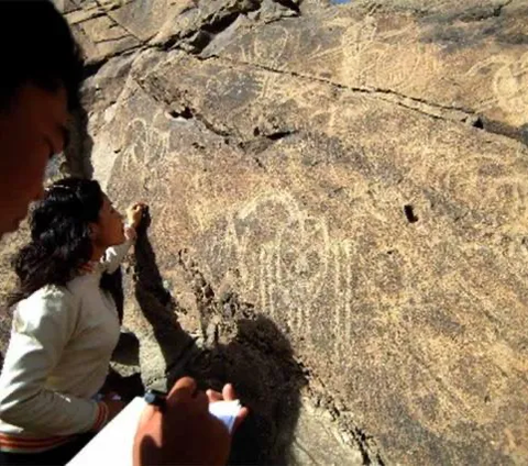 Misteri Gambar Ukiran Batu Berusia 8.000 Tahun yang Dianggap Asal-Usul Tulisan China