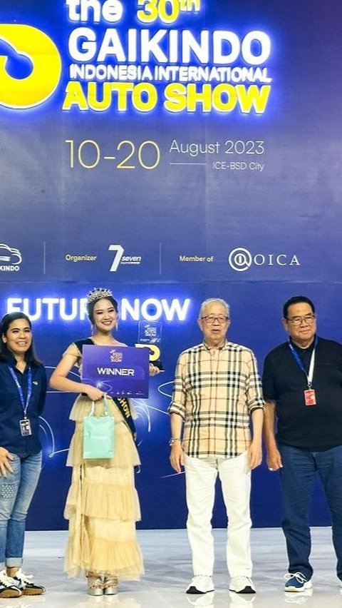 Subaru Stars bernama  Ajeng Puspitasari dinobatkan sebagai Miss Auto Show 2023, mengalahkan lebih 70 partisipan