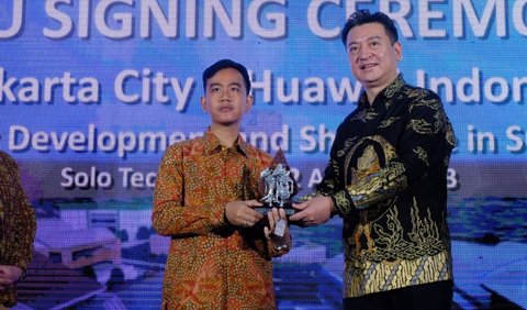 Pemimpin BLUD UPTD Kawasan Sains dan Teknologi STP Yudit Cahyantoro menambahkan, Solo akan menjadi contoh jaringan internet 5G tercepat di Indonesia.