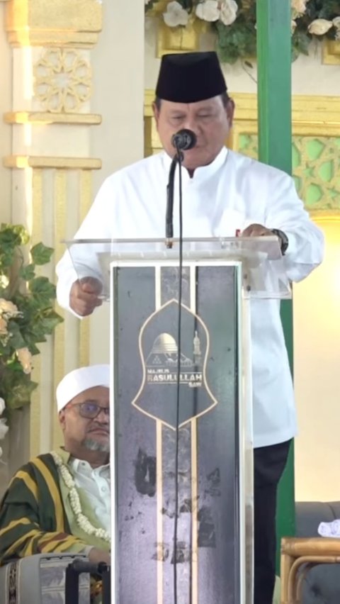 Tuai Pujian, Adab Prabowo Geser Podium Agar Tak Membelakangi Para Ulama